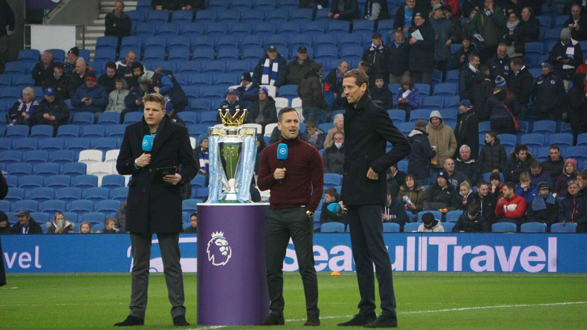 他们通过科 他们通过科